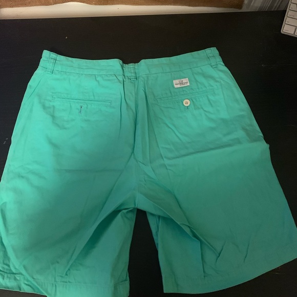 Vineyard Vines Club Shorts - Picture 2 of 3